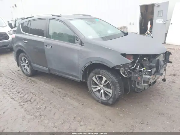 2T3RFREV1JW833172 2018 TOYOTA RAV 4 - Image 1