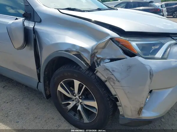 2016 TOYOTA RAV 4 auction photo 6