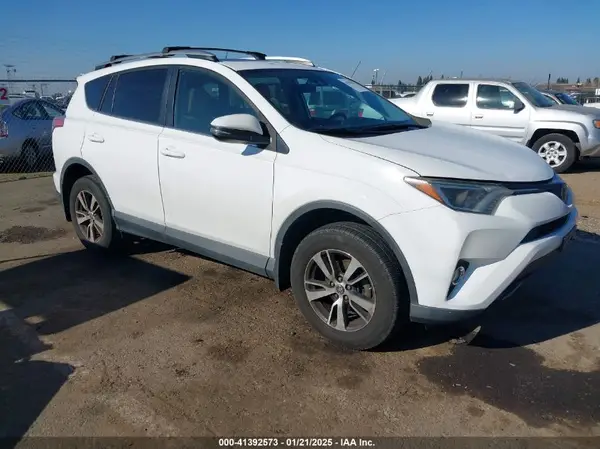 2T3RFREV2HW564948 2017 TOYOTA RAV 4 - Image 1