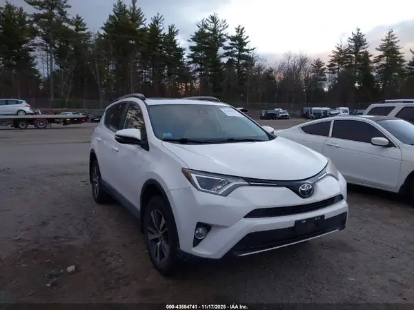 2T3RFREV2HW565730 2017 TOYOTA RAV 4 - Image 1