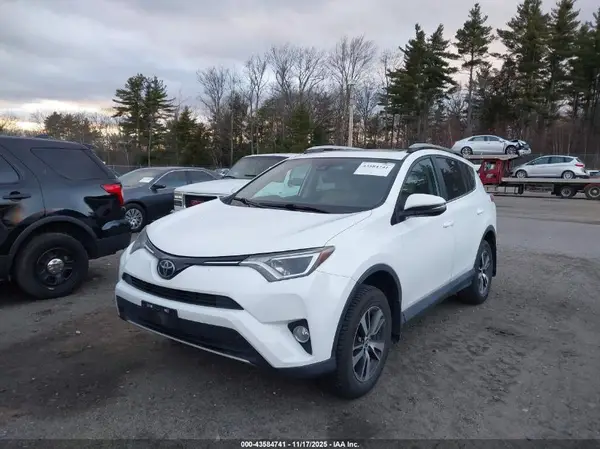 2T3RFREV2HW565730 2017 TOYOTA RAV 4 - Image 2