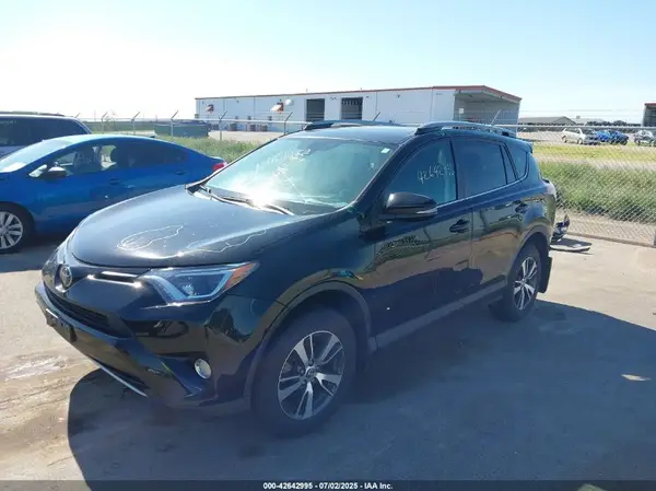 2T3RFREV2HW577666 2017 TOYOTA RAV 4 - Image 2