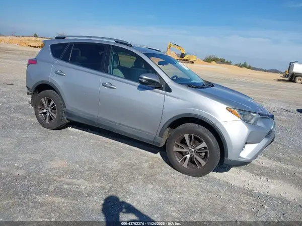 2T3RFREV2HW603893 2017 TOYOTA RAV 4 - Image 1