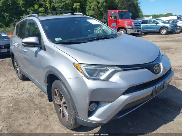 2T3RFREV2HW641527 2017 TOYOTA RAV 4 - Image 1