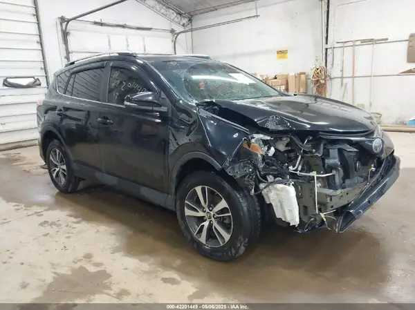 2T3RFREV2HW644699 2017 TOYOTA RAV 4 - Image 1