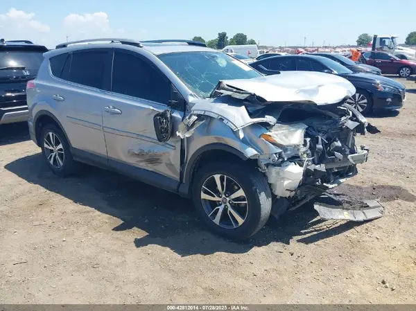 2T3RFREV2HW650857 2017 TOYOTA RAV 4 - Image 1