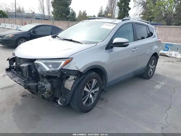 2T3RFREV2HW661051 2017 TOYOTA RAV 4 - Image 2