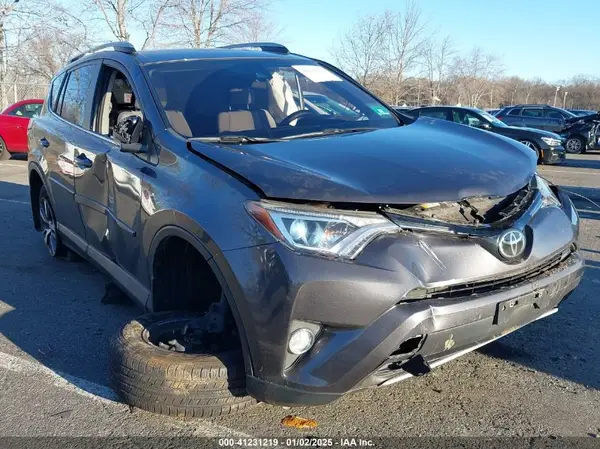 2T3RFREV2JW743853 2018 TOYOTA RAV 4 - Image 1