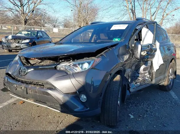 2T3RFREV2JW743853 2018 TOYOTA RAV 4 - Image 2