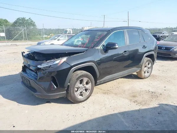 2T3RFREV2JW763262 2018 TOYOTA RAV 4 - Image 2