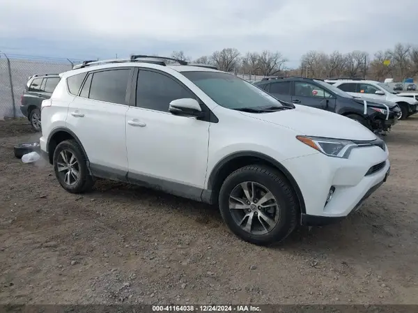 2T3RFREV2JW777906 2018 TOYOTA RAV 4 - Image 1
