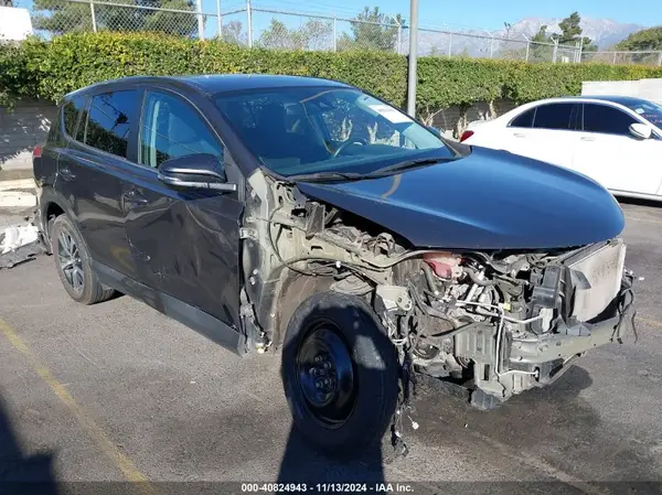 2T3RFREV2JW800438 2018 TOYOTA RAV 4 - Image 1