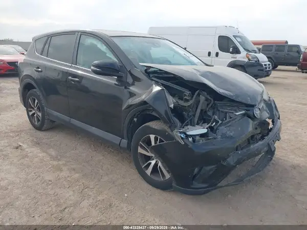 2T3RFREV2JW816350 2018 TOYOTA RAV 4 - Image 1