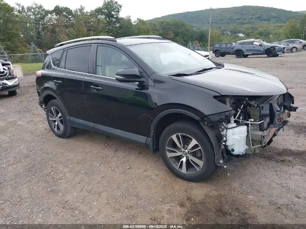 2T3RFREV2JW824495 2018 TOYOTA RAV 4 - Image 1