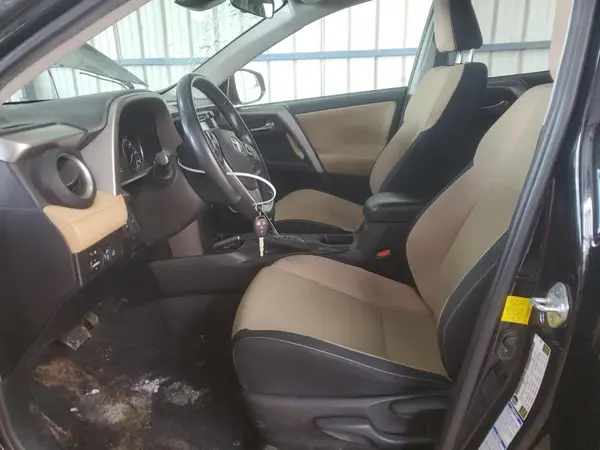 2017 TOYOTA RAV 4 auction photo 7