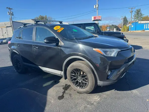 2T3RFREV3HW564151 2017 TOYOTA RAV 4 - Image 1