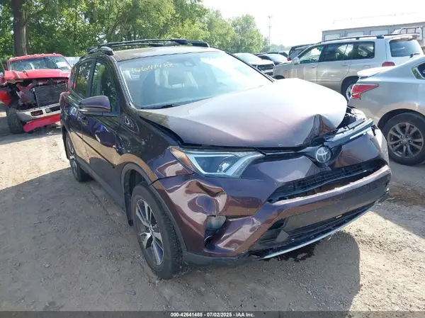 2T3RFREV3HW598588 2017 TOYOTA RAV 4 - Image 1