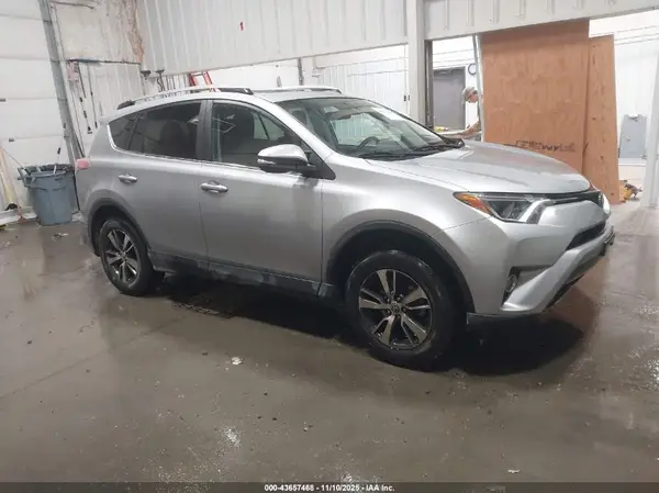 2T3RFREV3HW619441 2017 TOYOTA RAV 4 - Image 1