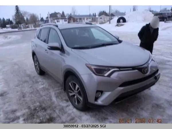 2T3RFREV3HW621903 2017 TOYOTA RAV 4 - Image 1