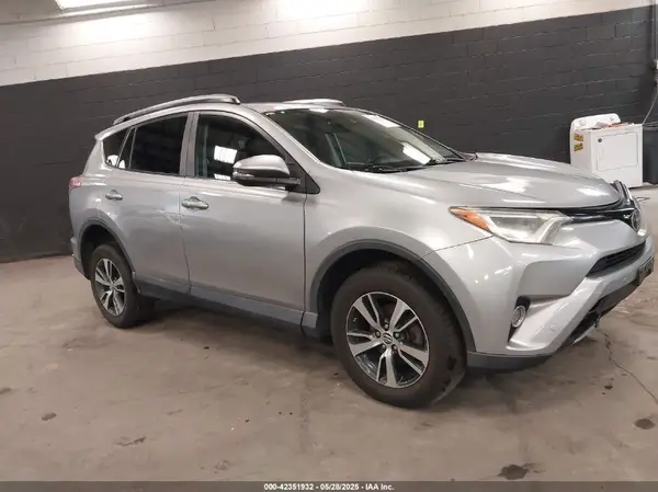 2T3RFREV3HW643464 2017 TOYOTA RAV 4 - Image 1