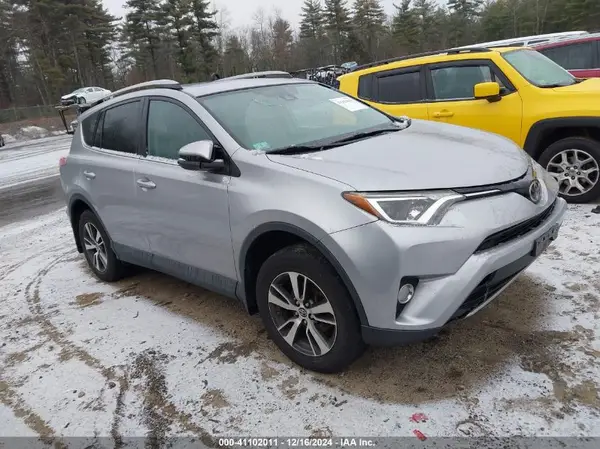 2T3RFREV3HW685195 2017 TOYOTA RAV 4 - Image 1