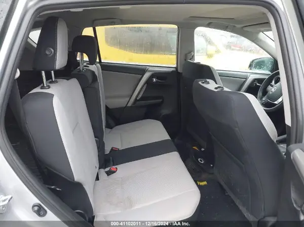 2T3RFREV3HW685195 2017 TOYOTA RAV 4 - Image 8