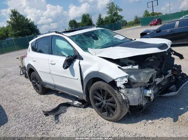2T3RFREV3JW730223 2018 TOYOTA RAV 4 - Image 1