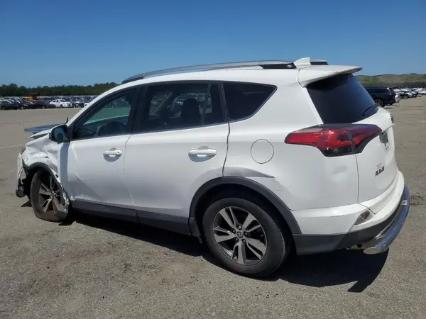 2T3RFREV3JW742758 2018 TOYOTA RAV 4 - Image 2