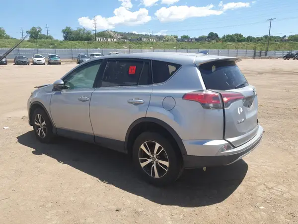 2T3RFREV3JW762296 2018 TOYOTA RAV 4 - Image 2