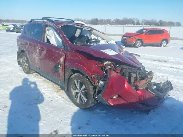 2T3RFREV3JW812257 2018 TOYOTA RAV 4 - Image 1