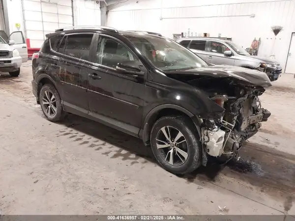 2T3RFREV3JW817989 2018 TOYOTA RAV 4 - Image 1