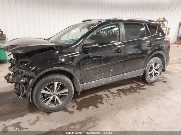 2T3RFREV3JW817989 2018 TOYOTA RAV 4 - Image 2