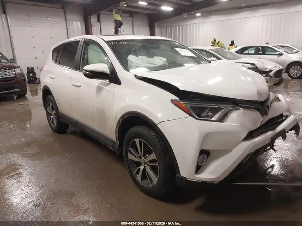 2T3RFREV3JW819838 2018 TOYOTA RAV 4 - Image 1