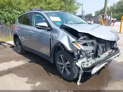 2T3RFREV3JW847011 2018 TOYOTA RAV 4