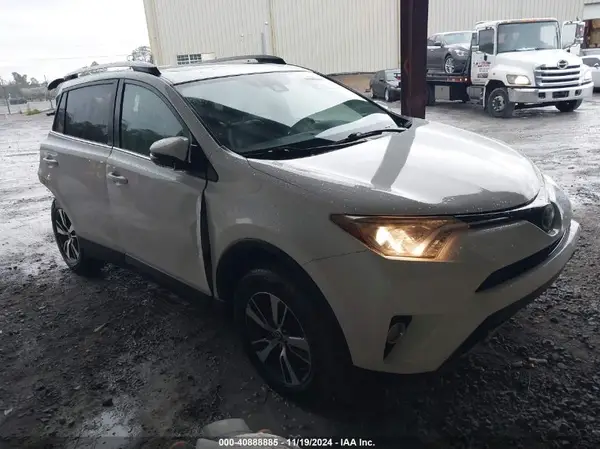 2T3RFREV3JW848806 2018 TOYOTA RAV 4 - Image 1