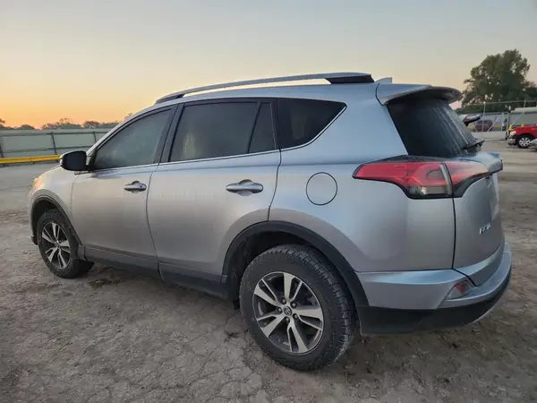 2T3RFREV4HW545009 2017 TOYOTA RAV 4 - Image 2