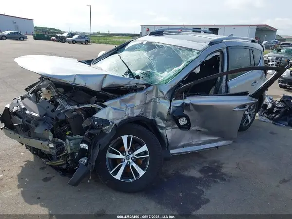 2T3RFREV4HW675405 2017 TOYOTA RAV 4 - Image 2