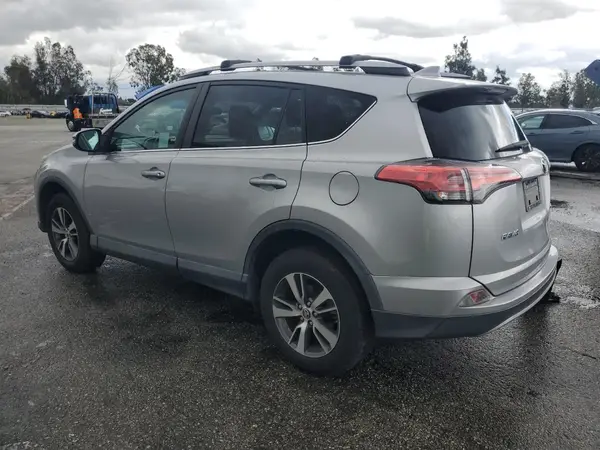 2T3RFREV4JW707422 2018 TOYOTA RAV 4 - Image 2
