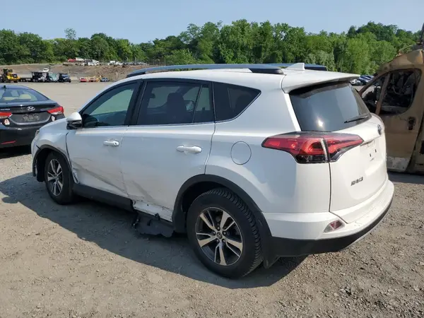 2T3RFREV4JW732739 2018 TOYOTA RAV 4 - Image 2