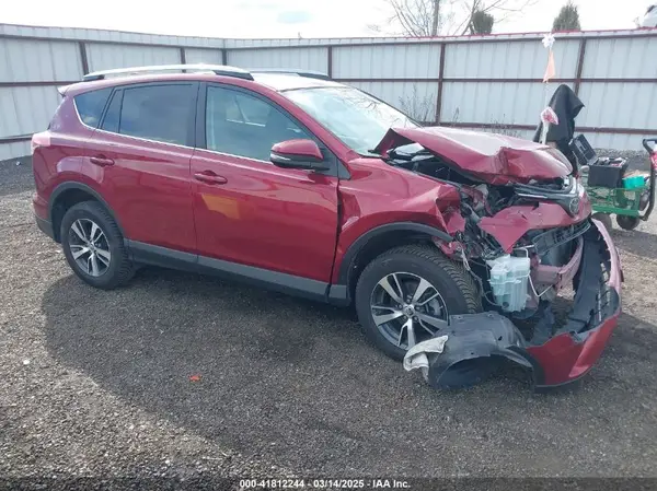 2T3RFREV4JW745863 2018 TOYOTA RAV 4 - Image 1