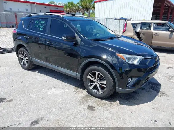 2T3RFREV4JW753672 2018 TOYOTA RAV 4 - Image 1
