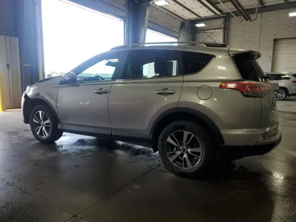 2T3RFREV4JW769922 2018 TOYOTA RAV 4 - Image 2