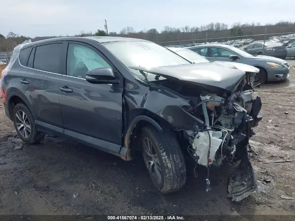 2T3RFREV4JW825406 2018 TOYOTA RAV 4 - Image 1