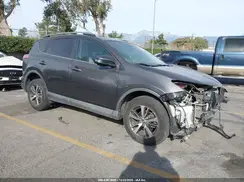 2T3RFREV5HW694271 2017 TOYOTA RAV 4