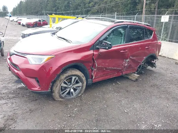 2T3RFREV5JW725637 2018 TOYOTA RAV 4 - Image 2