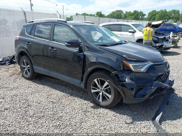2T3RFREV5JW768326 2018 TOYOTA RAV 4 - Image 1