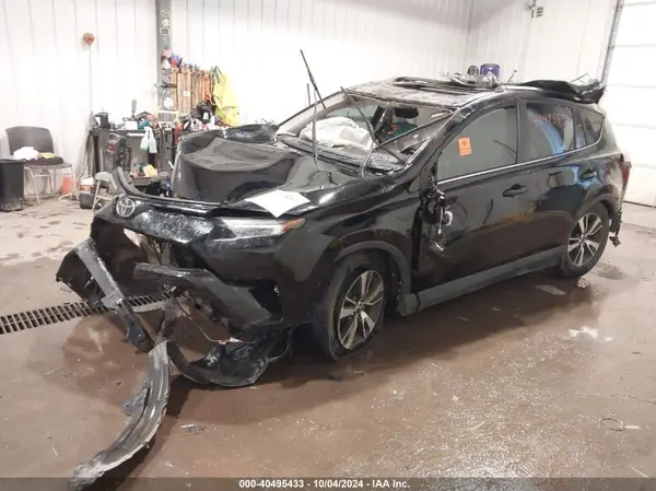 2T3RFREV5JW803947 2018 TOYOTA RAV 4 - Image 2