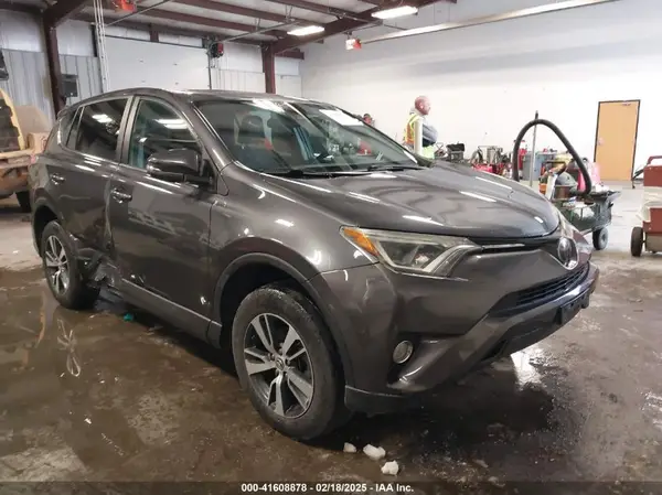 2T3RFREV5JW812311 2018 TOYOTA RAV 4 - Image 1