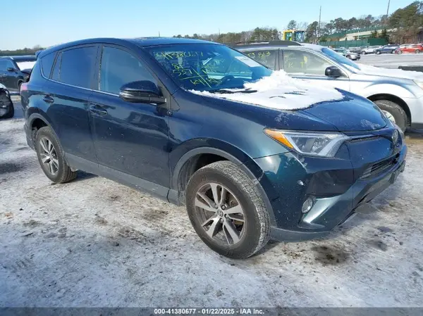 2T3RFREV5JW814110 2018 TOYOTA RAV 4 - Image 1