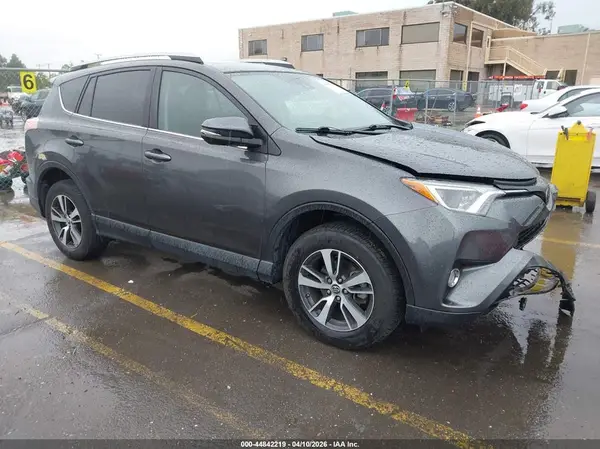 2T3RFREV5JW853098 2018 TOYOTA RAV 4 - Image 1